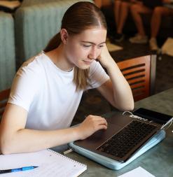 SUMaC student in front of computer